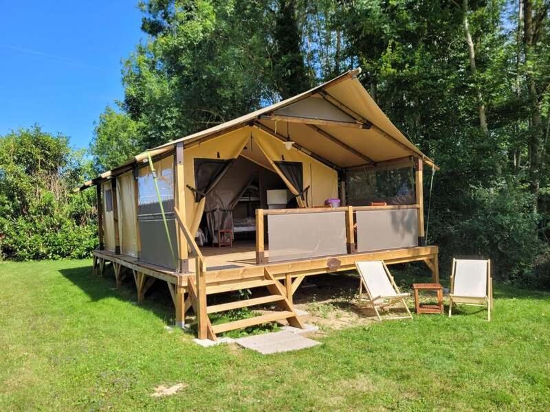 Camping Des Papillons Lalizolle Exterior foto