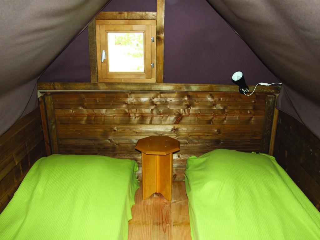Camping Des Papillons Lalizolle Exterior foto