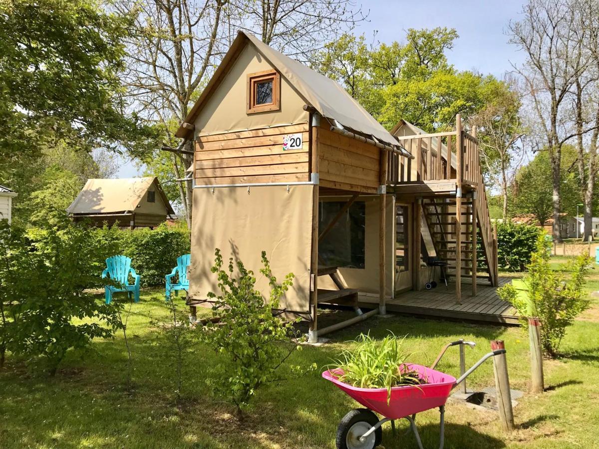 Camping Des Papillons Lalizolle Exterior foto